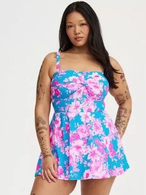 NWT Torrid Wireless Strapless One-Piece Swimdress